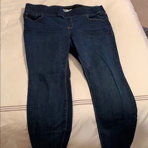 Old Navy Rockstar pull on Super Skinny jeans
